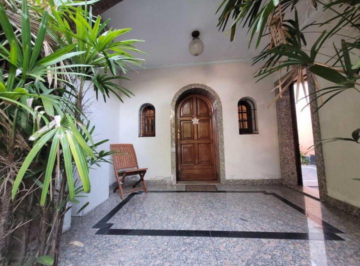 CHALET EN ZONA RESIDENCIAL EN BANFIELD OESTE 6 AMB 5