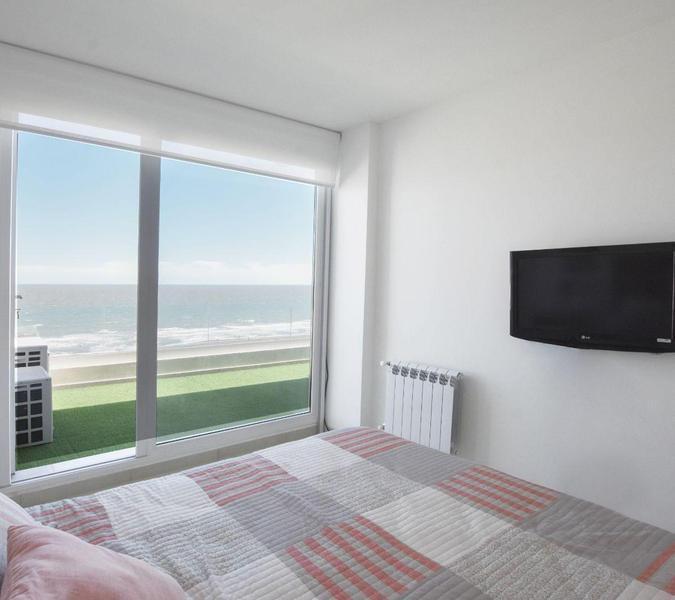 Departamento en Venta de 3 Dorm. C/ Cochera en Monte Hermoso 2