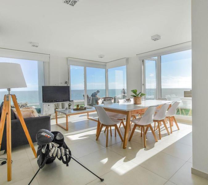 Departamento en Venta de 3 Dorm. C/ Cochera en Monte Hermoso 1