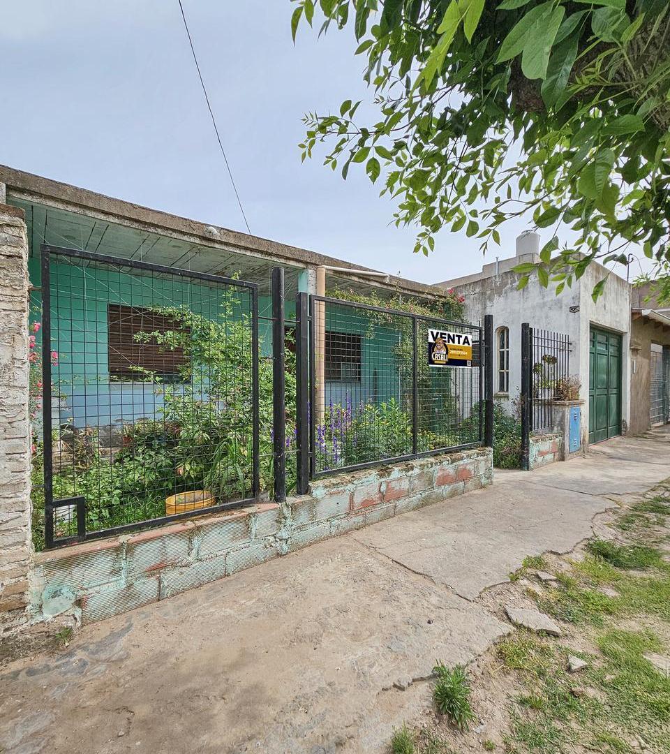 Amplia casa en venta en Pasaje Calvento 2151