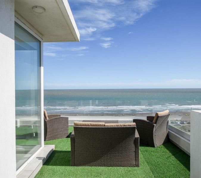 Foto de Departamento en venta de 3 dormitorios c/ cochera en Monte Hermoso, imagen 2