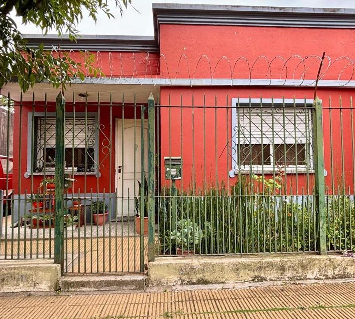 Foto de VENTA CASA 4 AMB PARQUE QUILMES OESTE, imagen 2