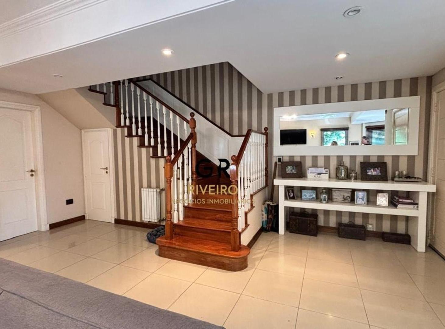 VENTA CASA 5 AMBIENTES BARRANCAS DE GUIDO