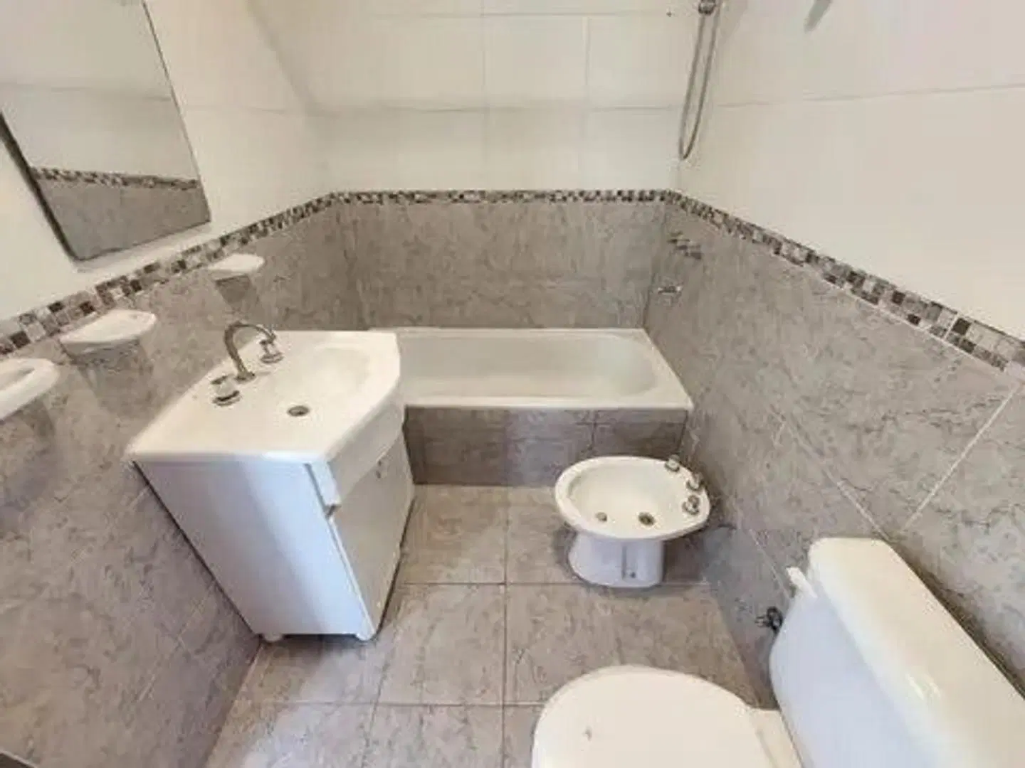 ALQUILER DPTO 3 AMBIENTES CON COCHERA BERAZATEGUI 3