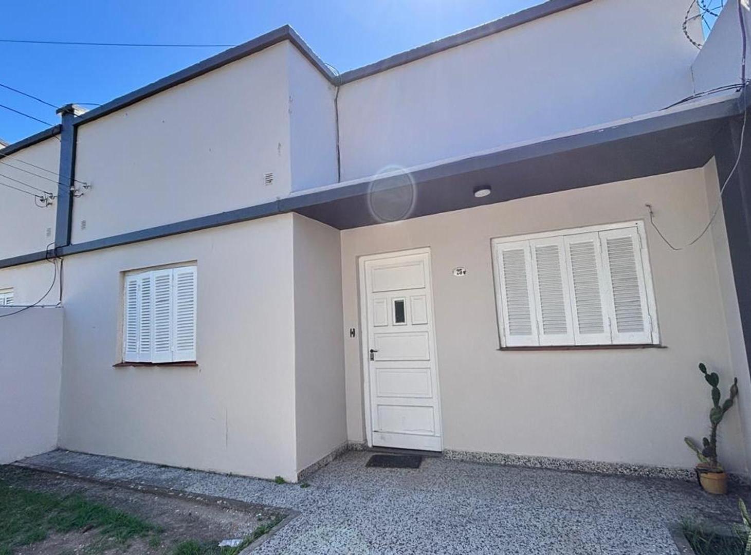 ALQUILER PH TIPO CASA 3 AMB COCHERA PATIO BERNAL