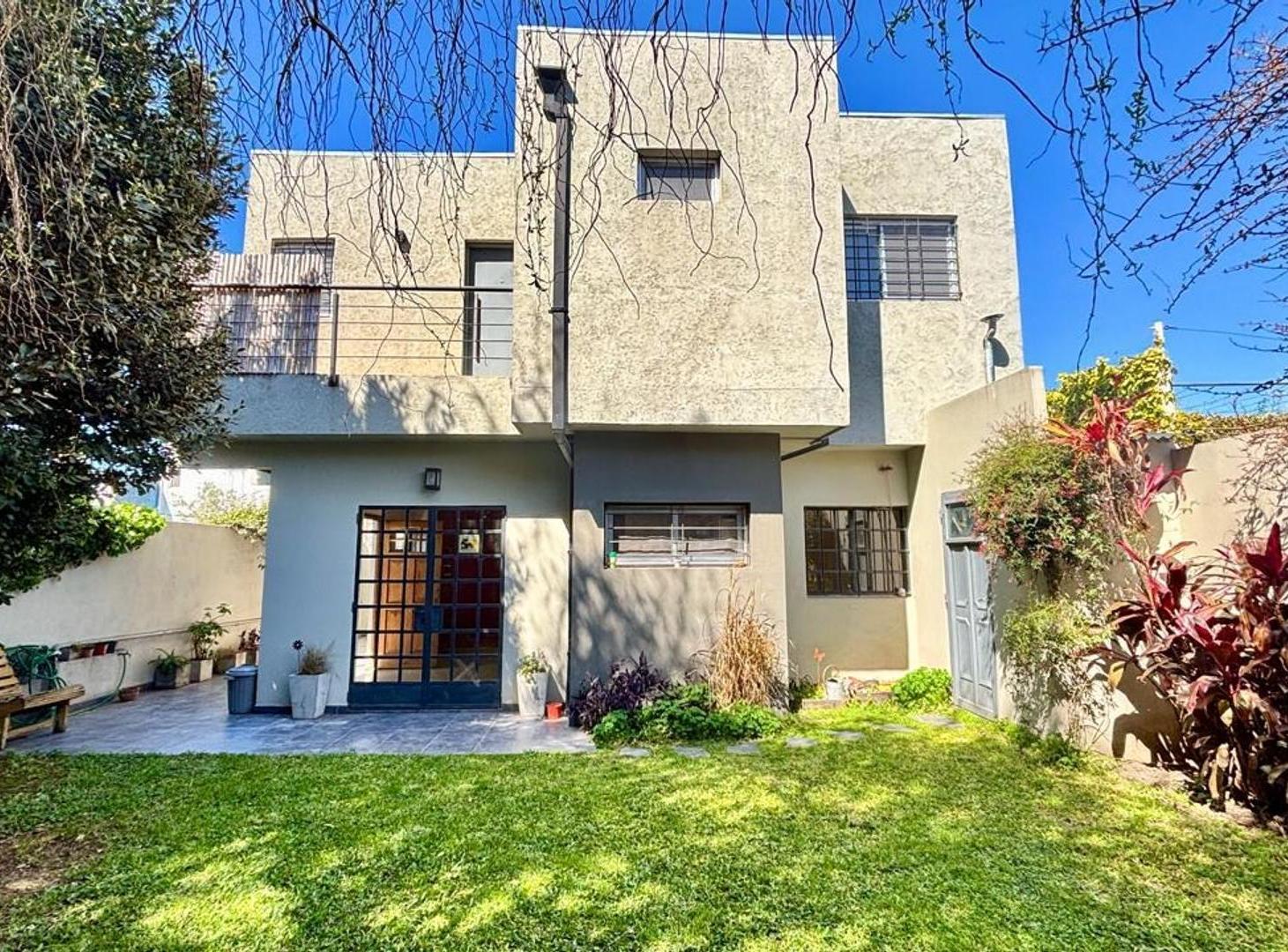 VENTA CASA 5 AMB BERNAL -apto crédito-