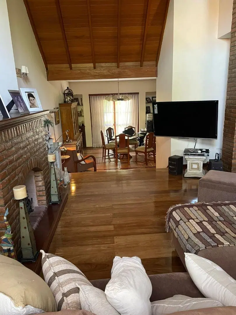 VENTA IMPORTANTE CASA 4 AMB BERNAL BARRIO PARQUE 5
