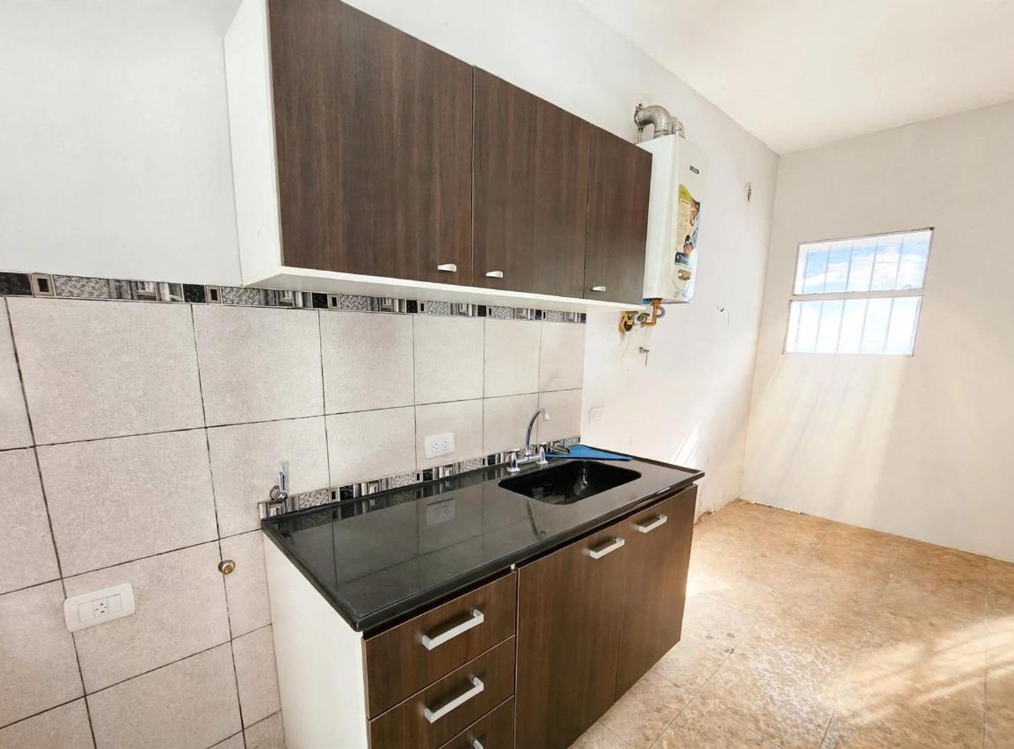 Foto de VENTA CASA MULTIFAMILIAR - BERAZATEGUI CENTRO, imagen 2