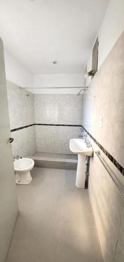 Foto de VENTA CASA MULTIFAMILIAR - BERAZATEGUI CENTRO, imagen 3