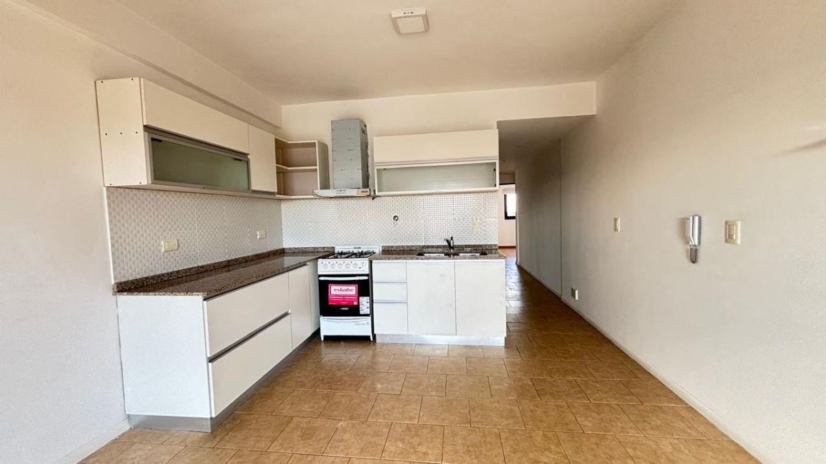 Foto de VENTA DEPARTAMENTO 3 AMBIENTES BERAZATEGUI CON COCHERA, imagen 1