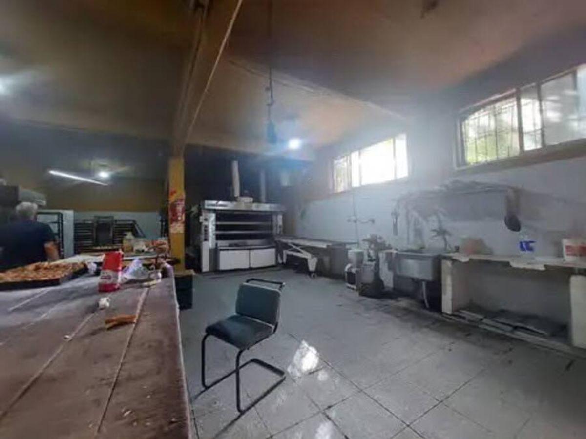 Foto de VENTA LOCAL EN ESQUINA BERAZATEGUI OESTE, imagen 2