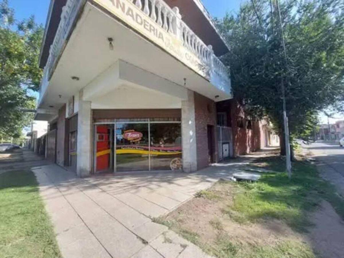 Foto de VENTA LOCAL EN ESQUINA BERAZATEGUI OESTE, imagen 1
