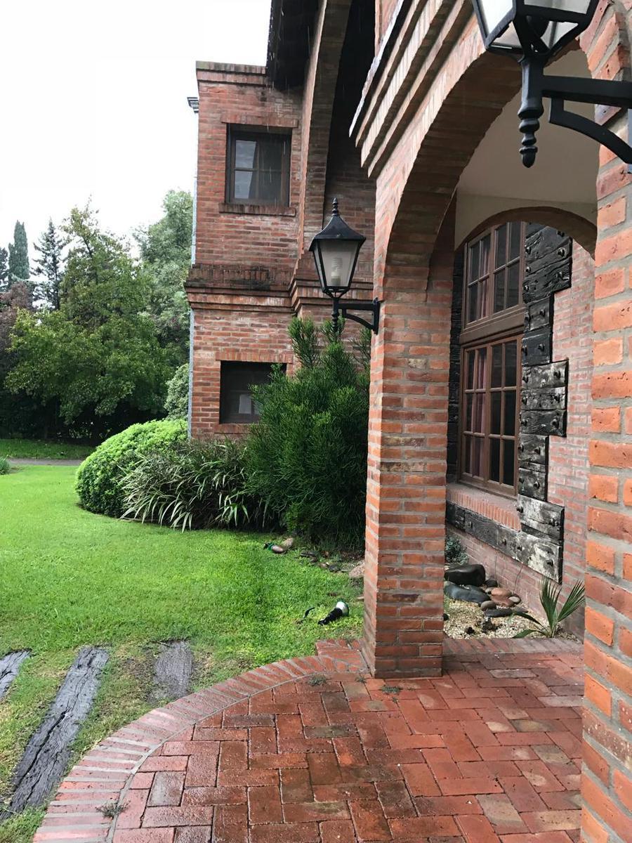Casa en Barrio Cerrado El Casco de Moreno 5