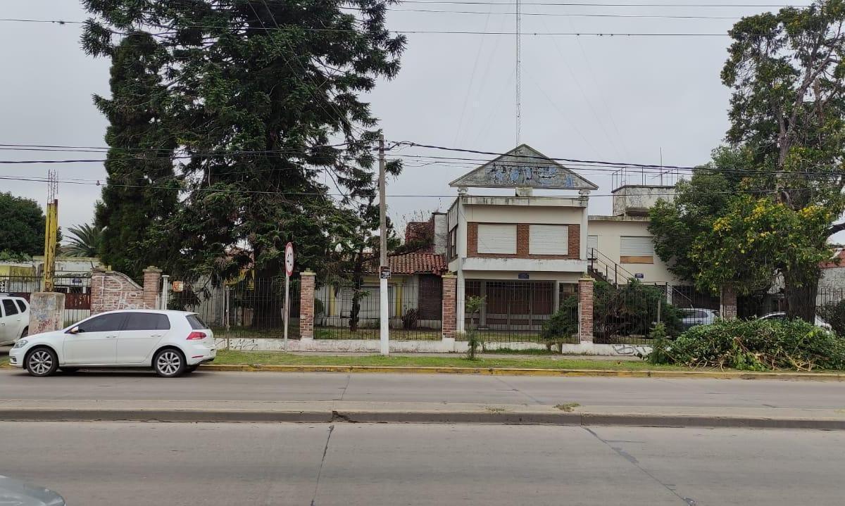 Importante propiedad (ex clínica de internación médica )en Moreno centro