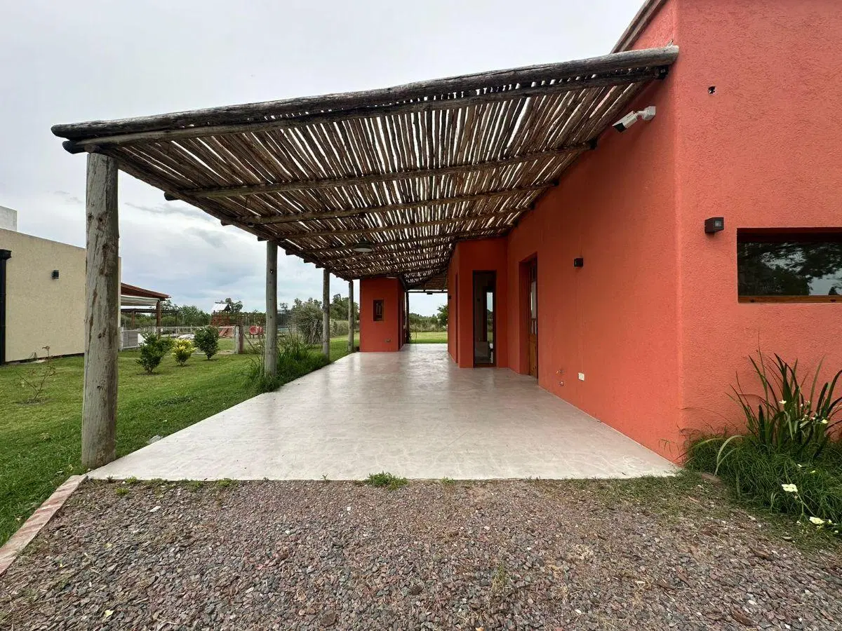 EXCELENTE PROPIEDAD 3 AMBIENTES EN ALQUILEER 5