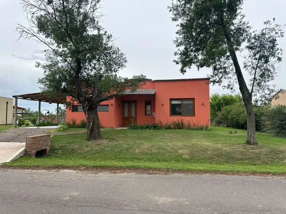 EXCELENTE PROPIEDAD 3 AMBIENTES EN ALQUILEER 3