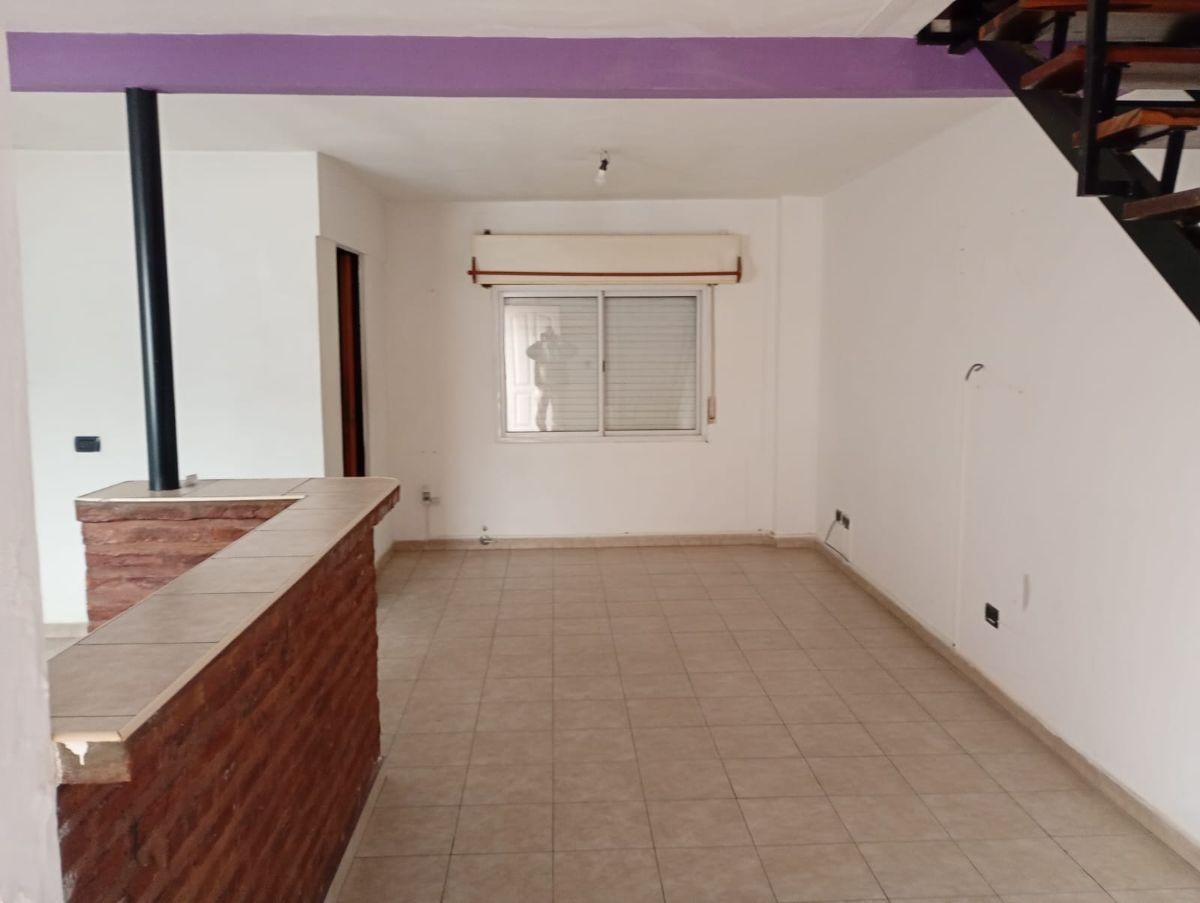 Foto de ALQUILER DEPARTAMENTO PLANTA ALTA CONTRAFRENTE VILLA MAIPU SAN AMRTIN, imagen 1