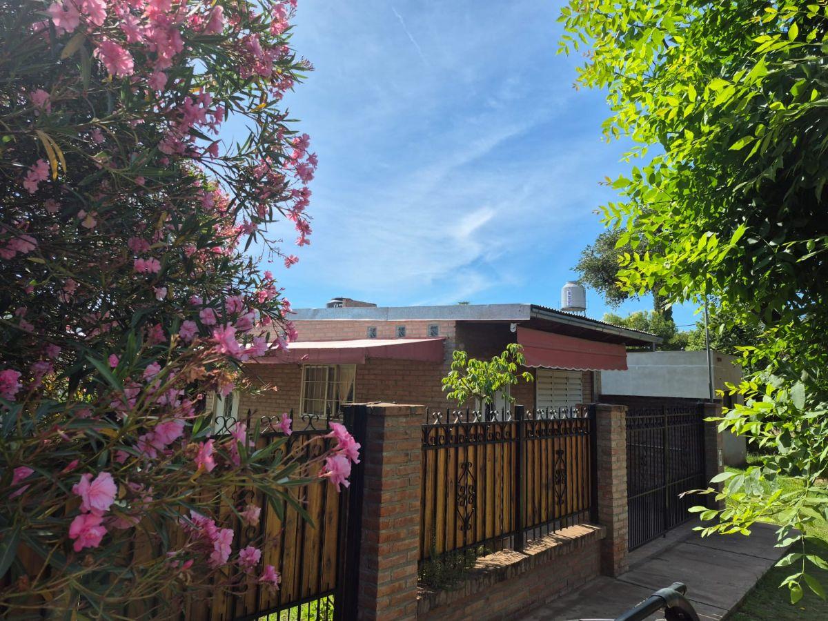DOS PROPIEDADES EN BARRIO LOS CEIBOS, IBARLUCEA.