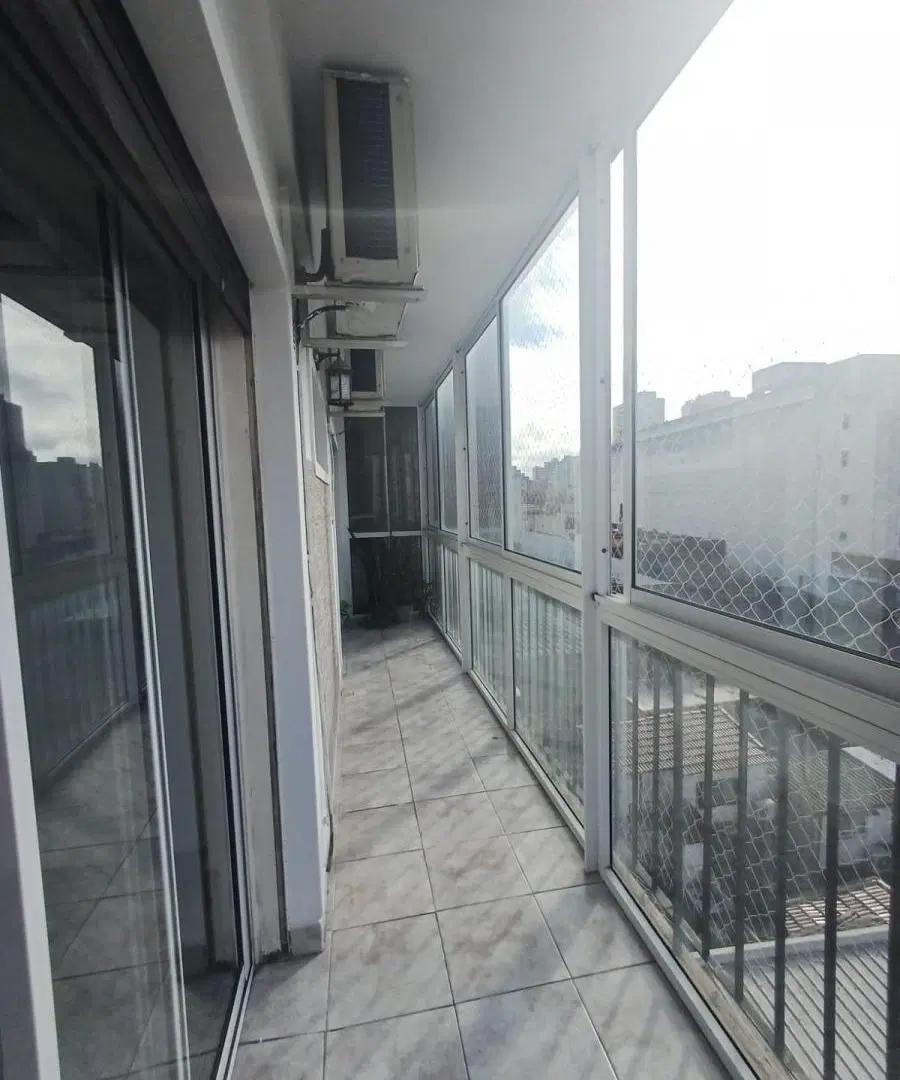 Tres ambientes en Venta. Flores 4