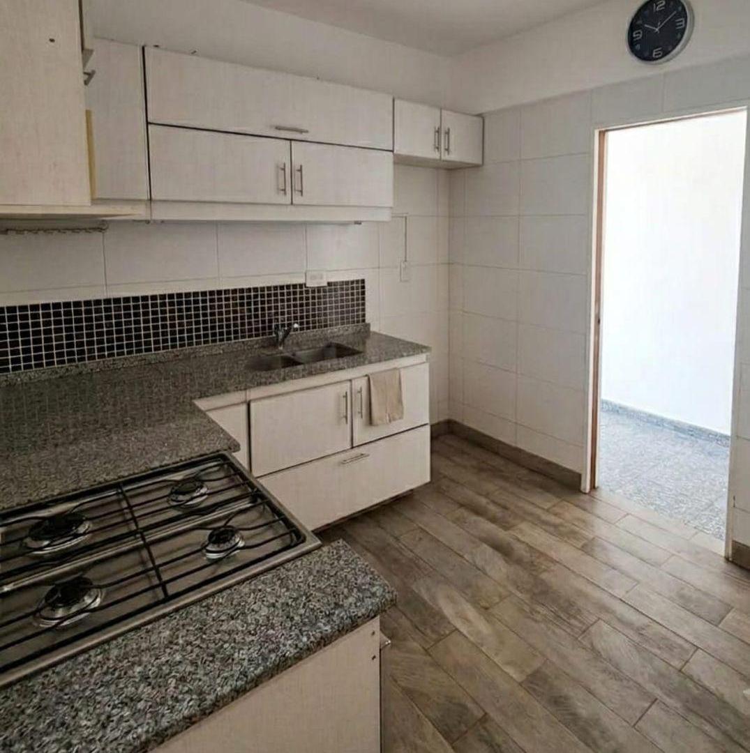 Foto de Tres ambientes en Venta. Flores, imagen 1