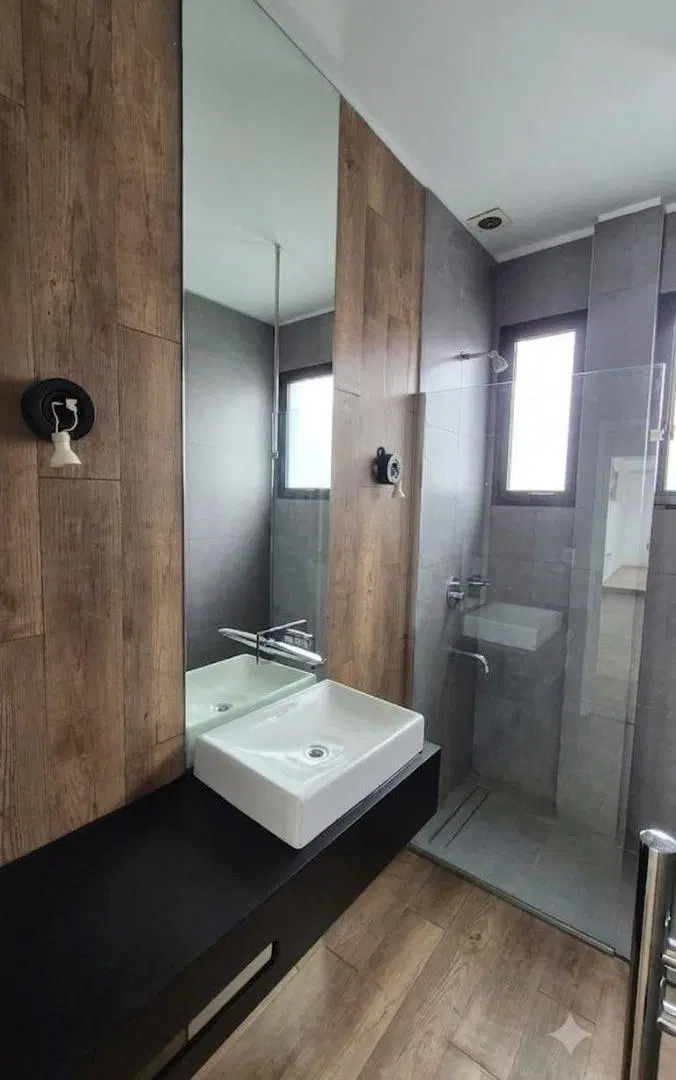 Oficina Remodelada a Nuevo, Sin Expensas. 2