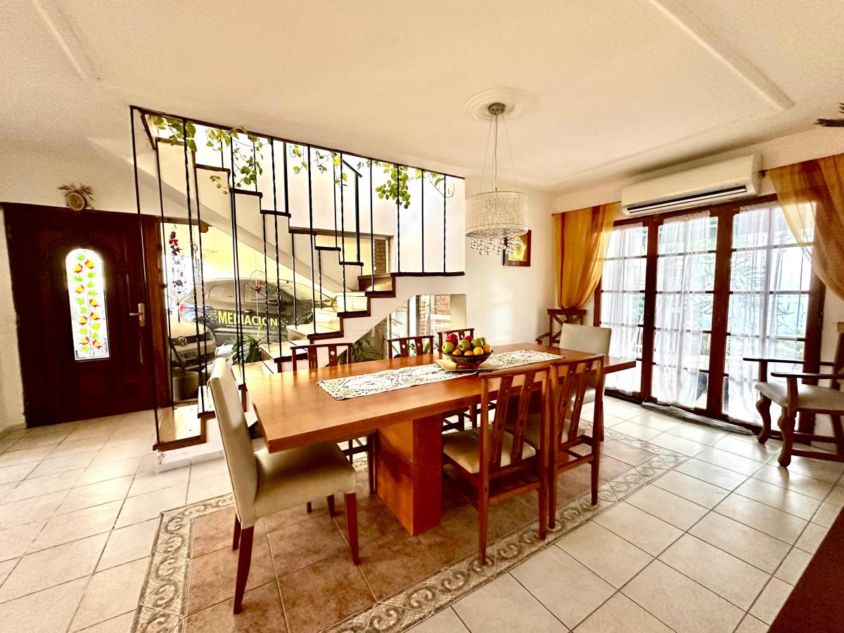 Casa en Venta Villa Belgrano, Av Gauss 1