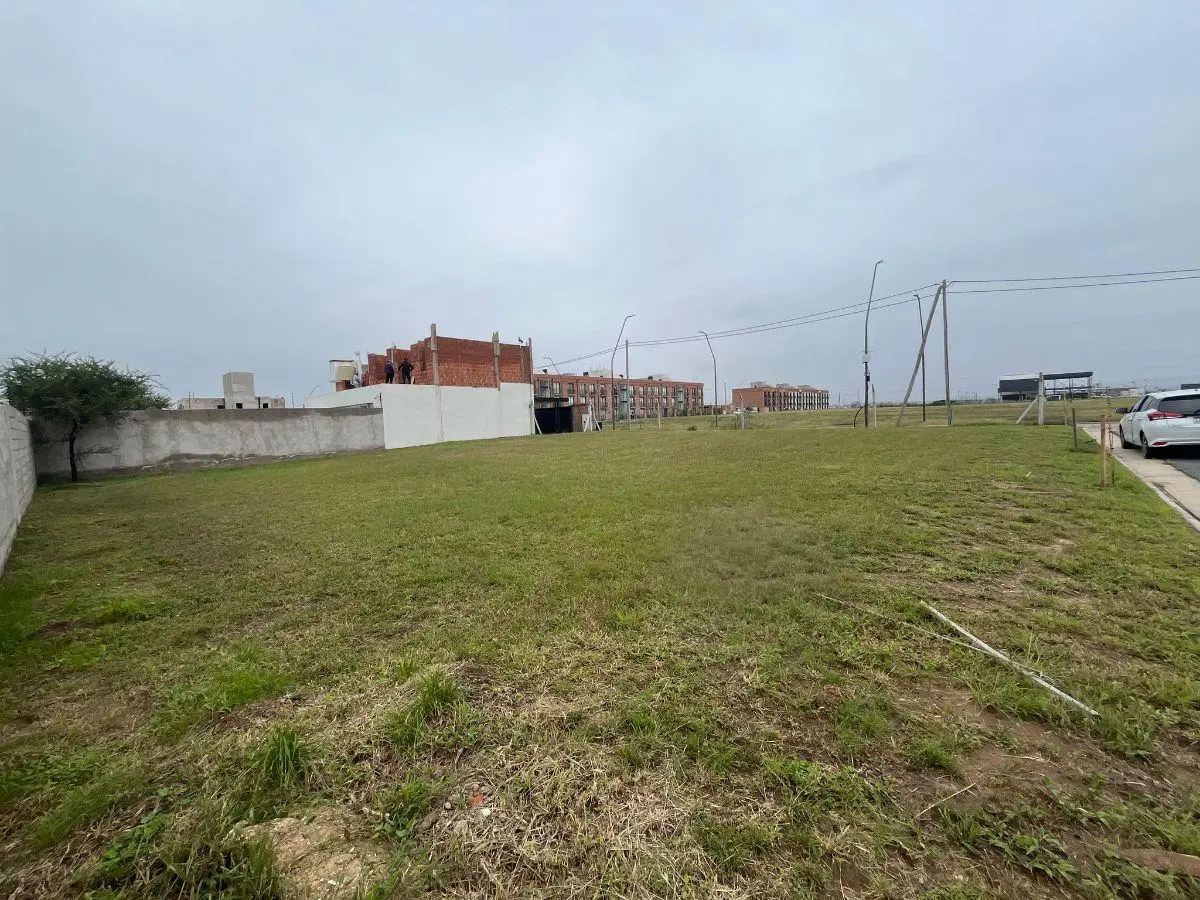 SE VENDE TERRENO LOTE APTO DUPLEX- COLINAS DE MANANTIALES 3