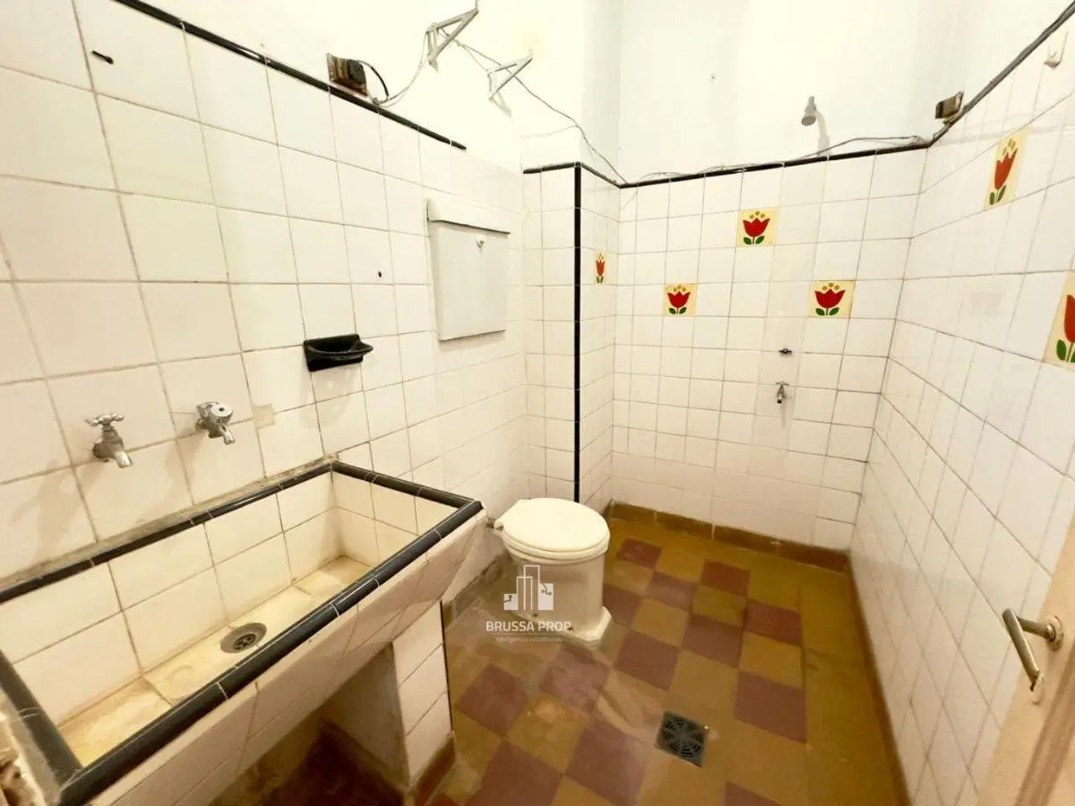 Casa en venta en Villa Cabrera – Gran terreno y excelente potencial. 3