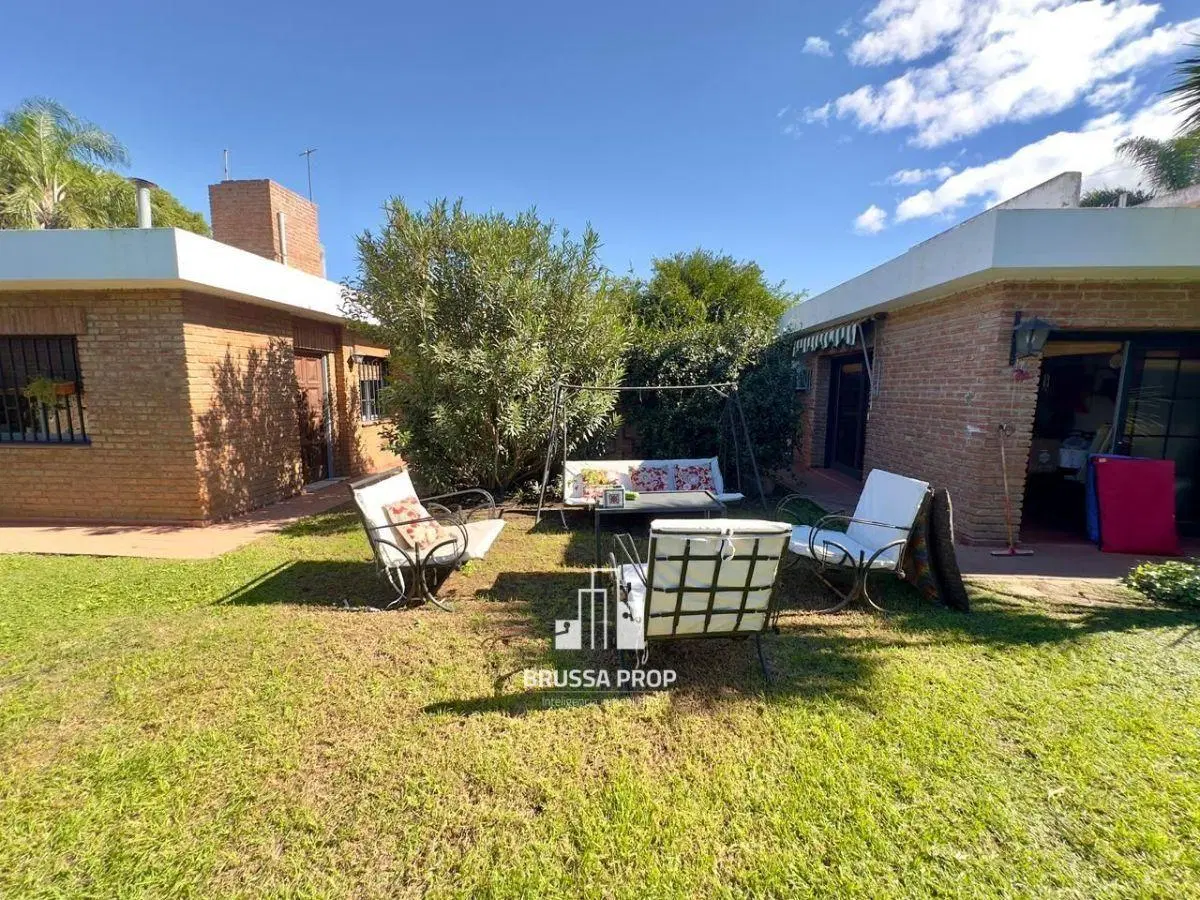 VENDO HERMOSA CASA EN GRANJA DE FUNES 1