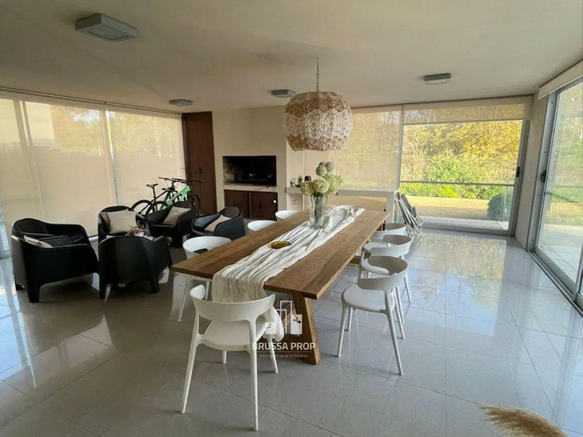 Casa moderna en Valle Escondido – Barrio Los Cielos 3
