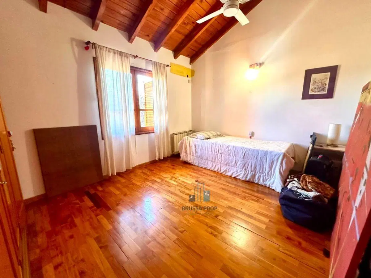 CASA EN VENTA DE 4 DORMITORIOS | URCA 5