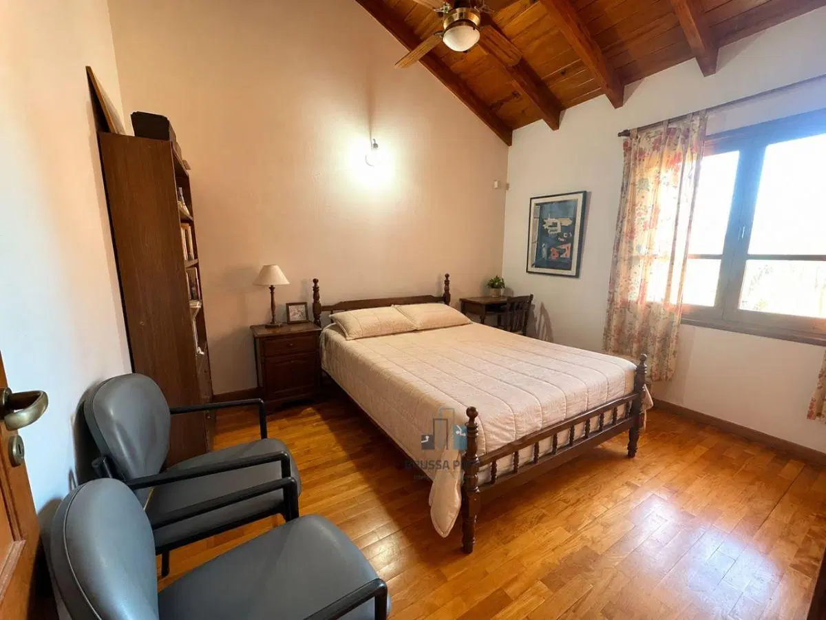 CASA EN VENTA DE 4 DORMITORIOS | URCA 8