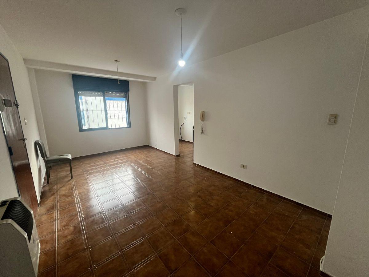 Foto de EN ALQUILER DEPTO DE 2 HABITACIONES - ZONA CENTRO., imagen 2
