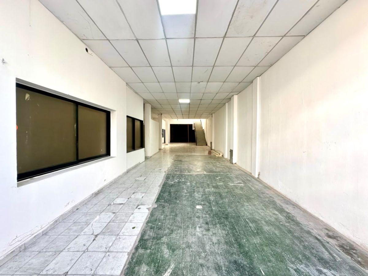 Foto de Deposito / Galpón con Oficinas. Ingreso Vehicular. Gas Industrial. B°, imagen 1