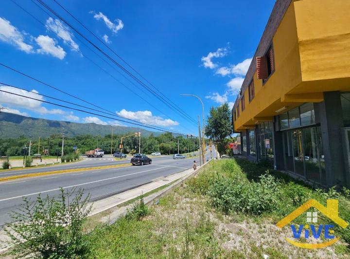 INMEJORABLE!!  Salon Comercial + 4 departamentos!!  5