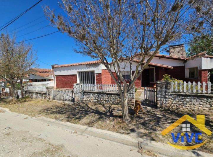 Casa en venta de 3 dormitorios c/ cochera en La Falda 2