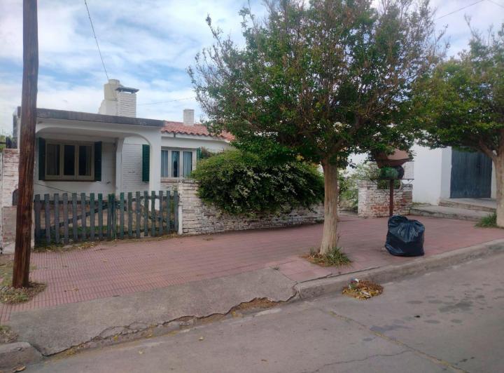 VENTA CASA de 3 dormitorios c/ cochera en Cosquín 2