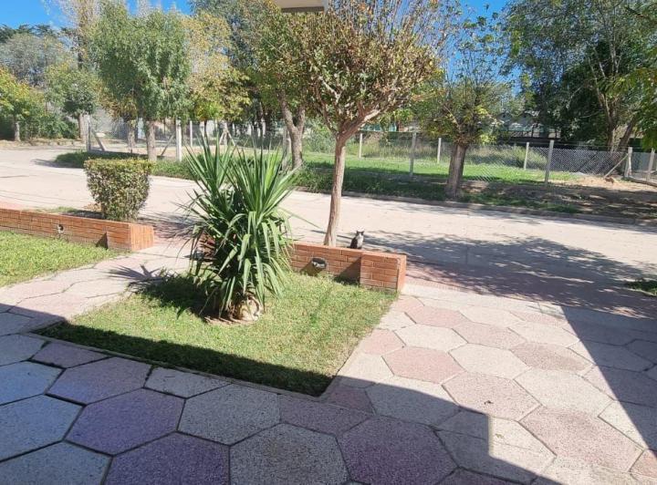 VENTA CASA de 3 dormitorios c/ cochera en Cosquín 2