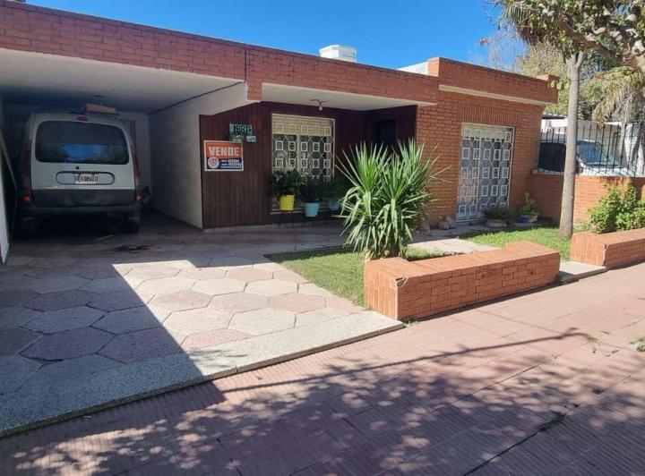 VENTA CASA de 3 dormitorios c/ cochera en Cosquín 1