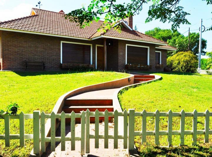 Casa en venta de 4 dormitorios c/ cochera en Cosquín sobre Ruta 38 5