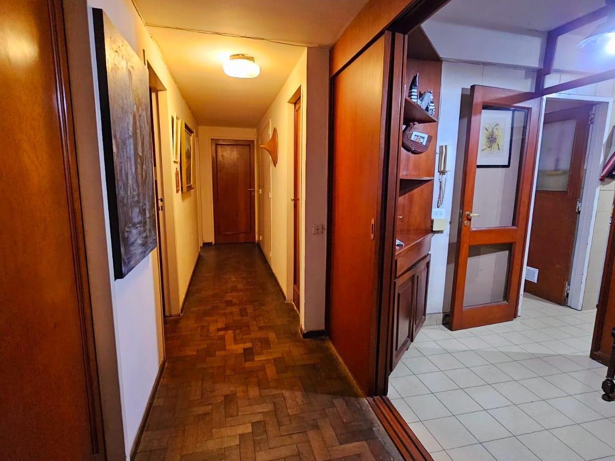 Vendo Semipiso con Cochera en El Centro de Córdoba Av Vélez Sarsfield 256 5