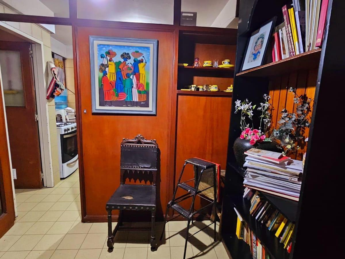 Vendo Semipiso con Cochera en El Centro de Córdoba Av Vélez Sarsfield 256 1