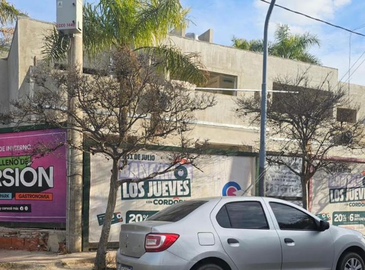 Local Comercial Frente Clínica Vélez Sarsfield | 26 m² más Expansión