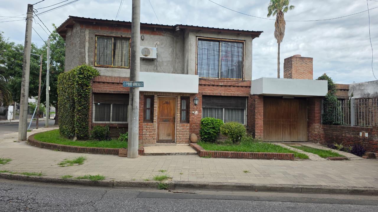 Casa en Venta con Dpto en Planta Alta en Barrio Parque Vélez Sarsfield