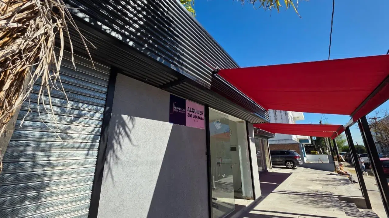 Local Comercial Frente Clínica Vélez Sarsfield | 28 m² más Expansión 1