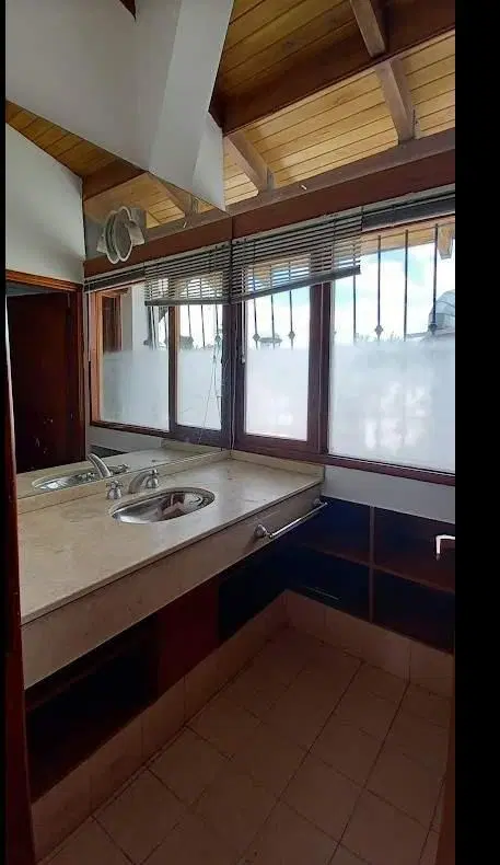 Alquilo amplio departamento en Barrio Rogelio Martínez - 3 habitaciones 4