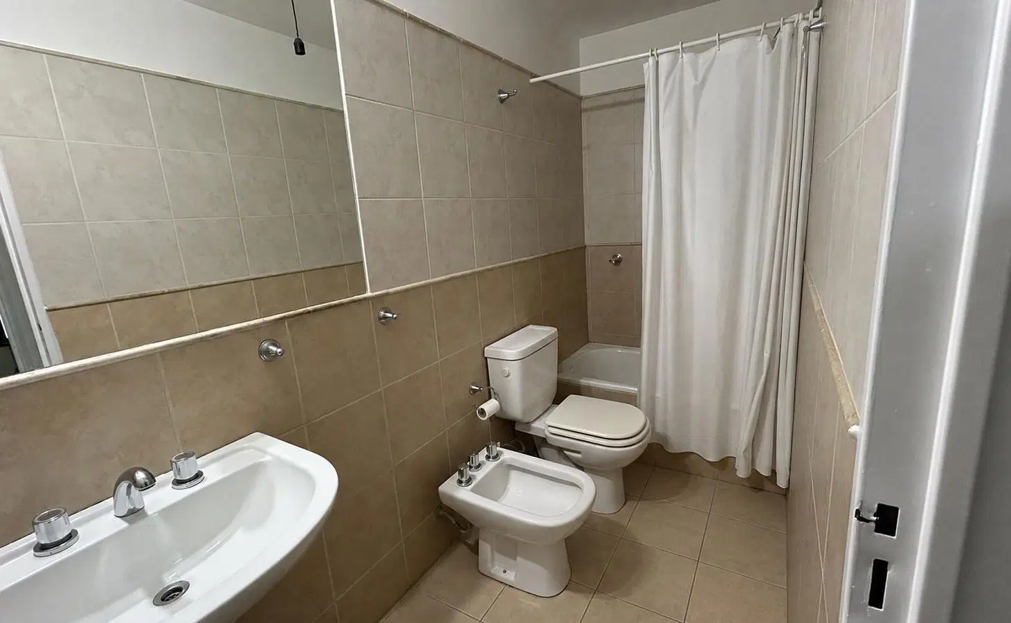 Alquiler en Nueva Córdoba: ¡Ubicación Inmejorable en Obispo Trejo! (Seguridad 24hs) 4