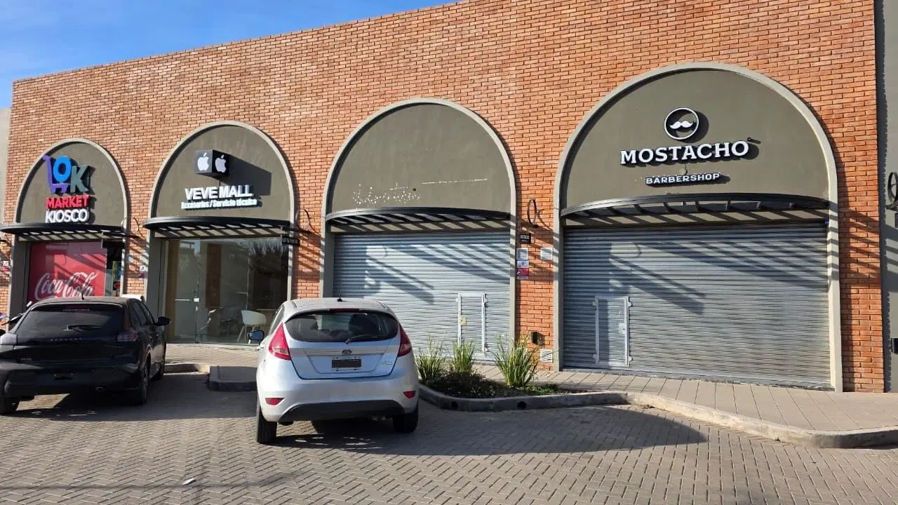 Venta Local Comercial Premium - 55m² en Complejo Los Arcos, Manantiales 2