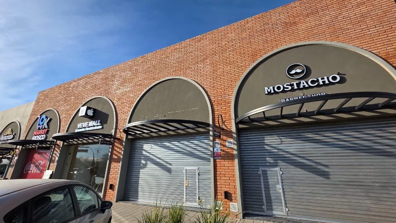 Alquiler Local Comercial Premium - 55m² en Complejo Los Arcos, Manantiales 4