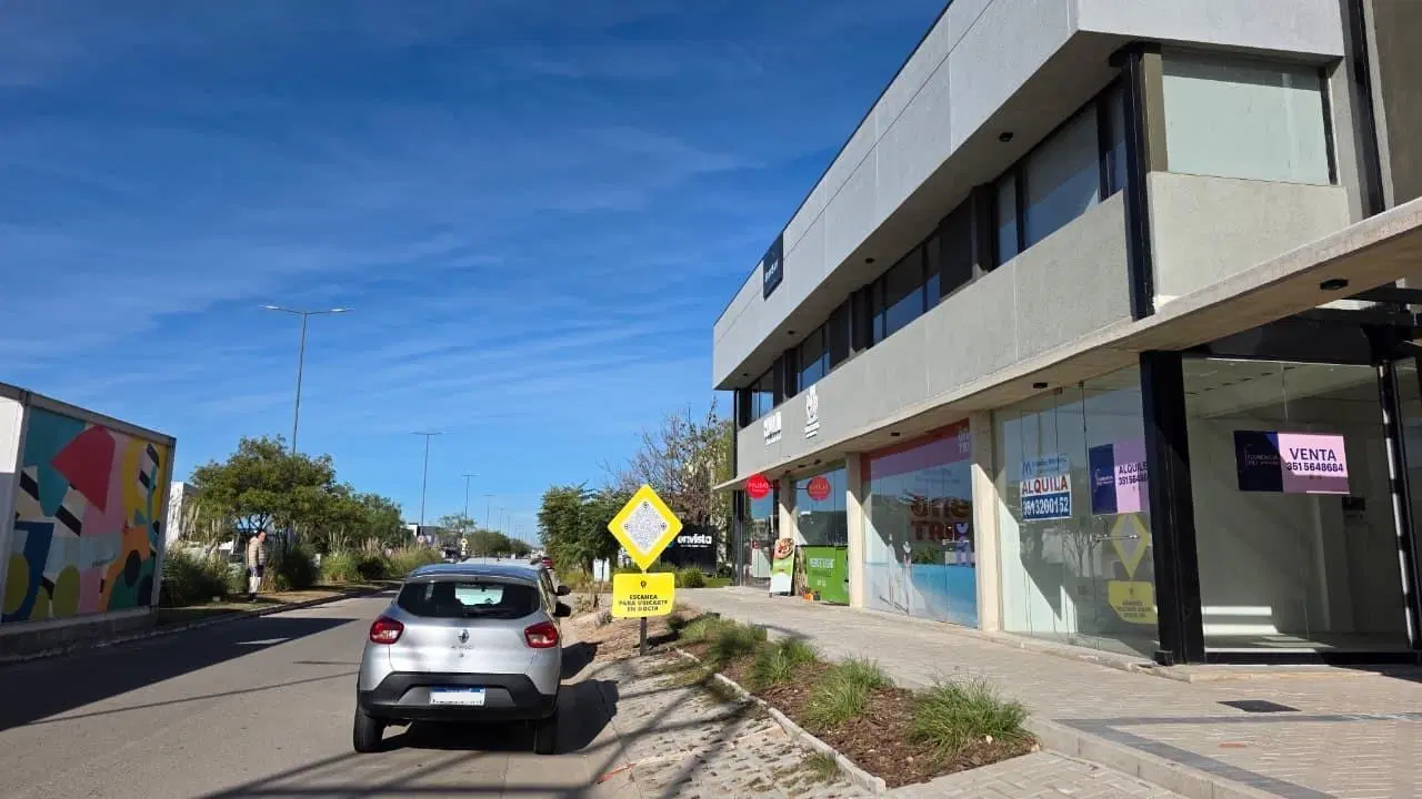 Venta Local 38m² - Ubicación Estratégica en el Bv. Principal de Docta 2